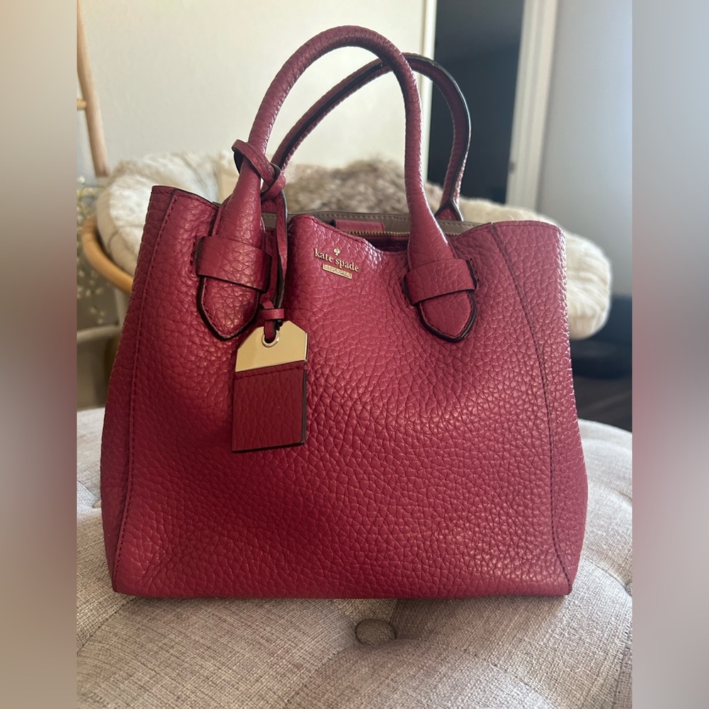 Kate Spade purse. In great condition. Removable strap.